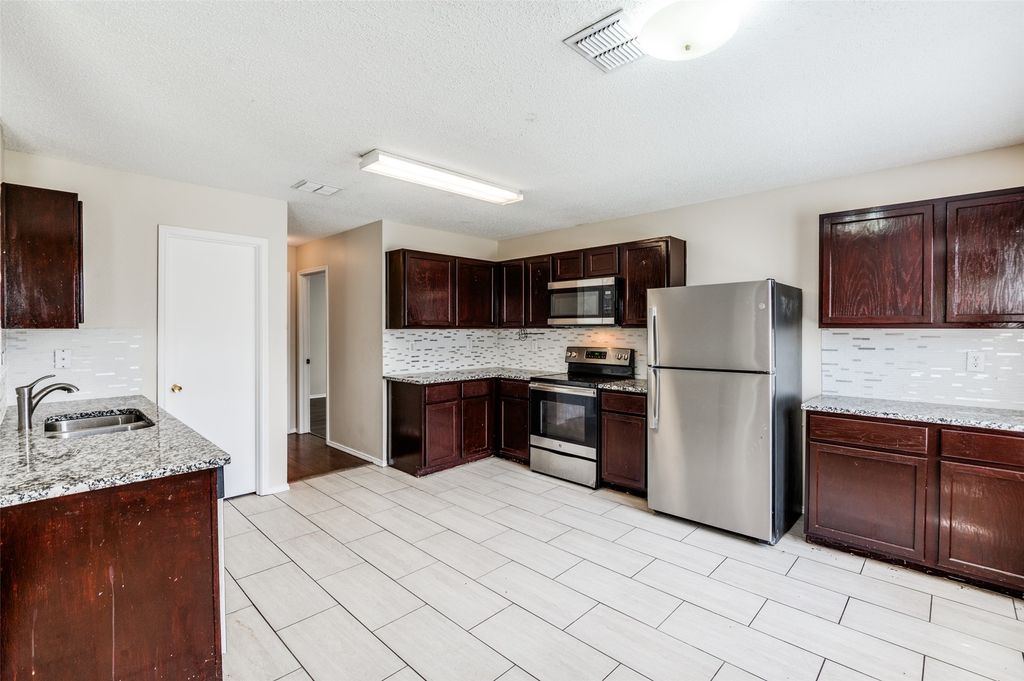 2232 White Pine Drive, Little Elm, TX 75068