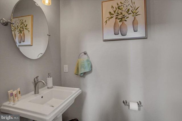 847 W KING ST, Waynesboro, PA 17268