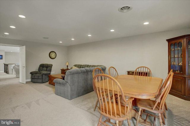 847 W KING ST, Waynesboro, PA 17268