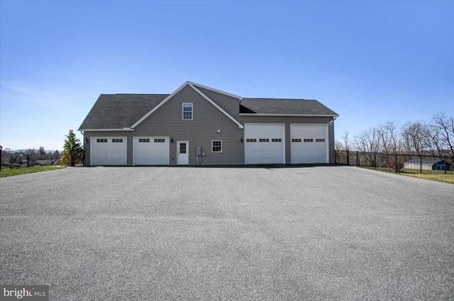 847 W KING ST, Waynesboro, PA 17268