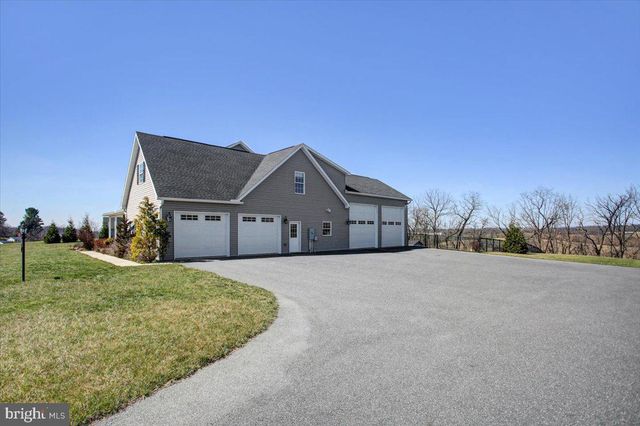 847 W KING ST, Waynesboro, PA 17268