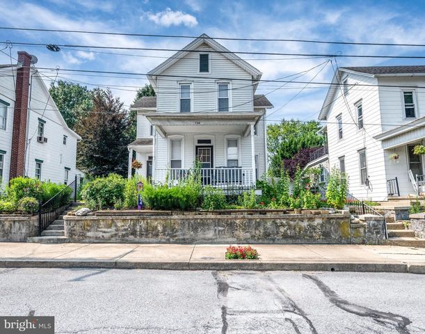 724 FULTON ST, Akron, PA 17501