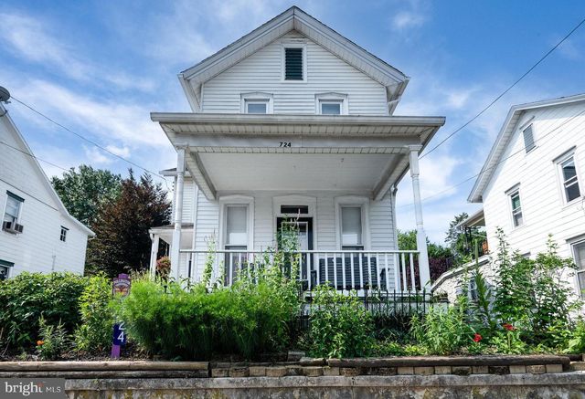 724 FULTON ST, Akron, PA 17501