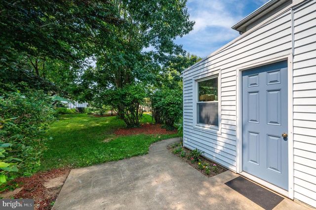 724 FULTON ST, Akron, PA 17501