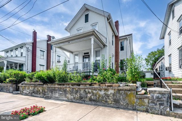 724 FULTON ST, Akron, PA 17501