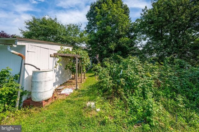 724 FULTON ST, Akron, PA 17501