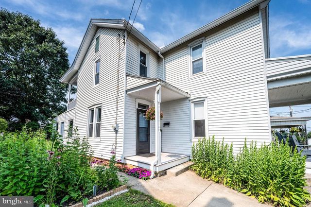 724 FULTON ST, Akron, PA 17501