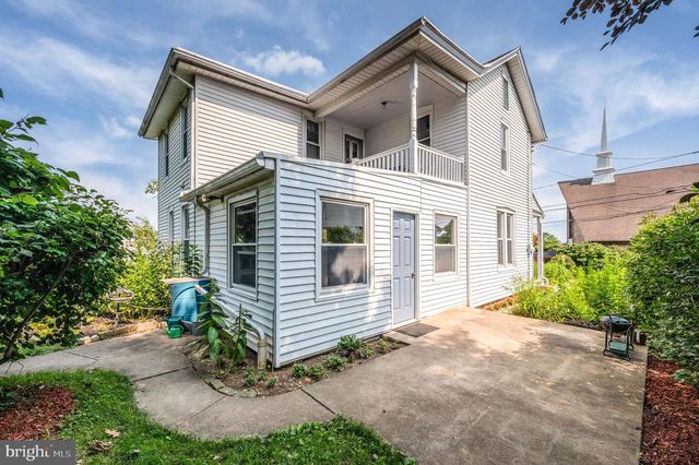 724 FULTON ST, Akron, PA 17501