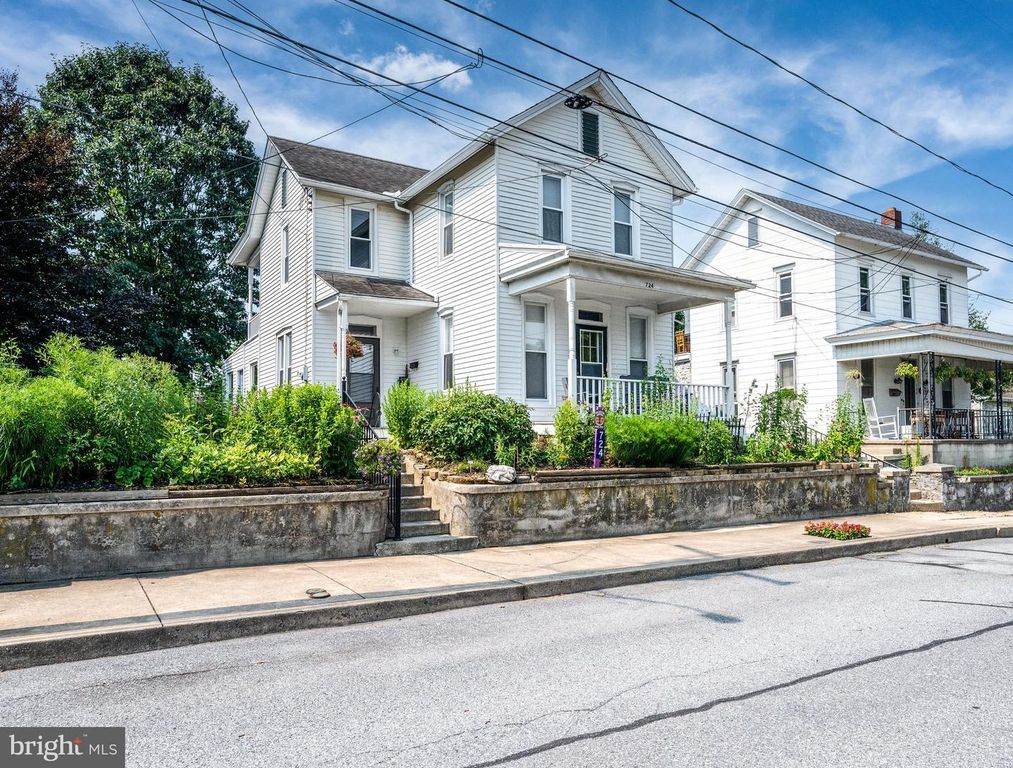 724 FULTON ST, Akron, PA 17501