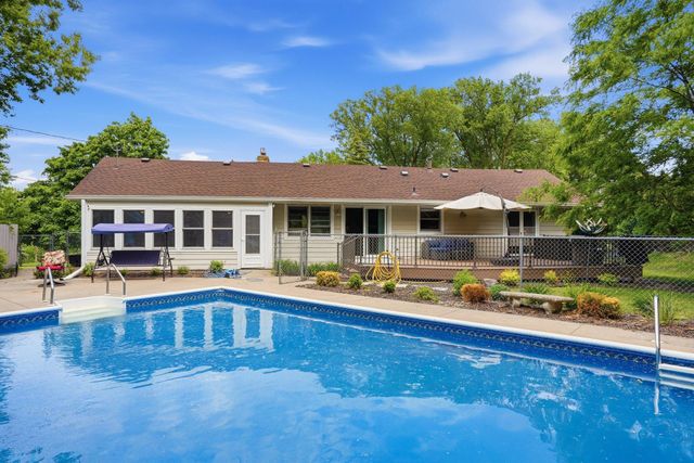 2115 Toledo Avenue N, Golden Valley, MN 55422