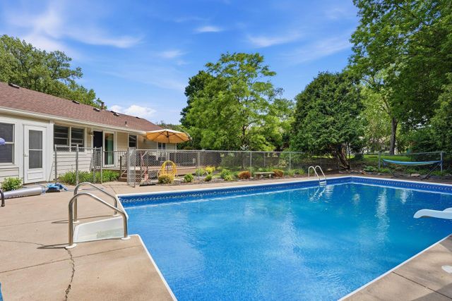 2115 Toledo Avenue N, Golden Valley, MN 55422