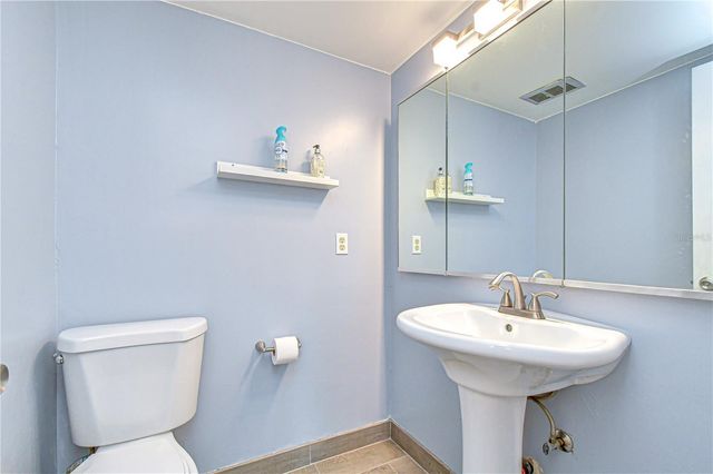 13402 PINE LAKE WAY 202B, Tampa, FL 33618