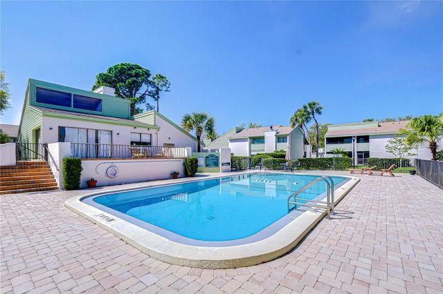 13402 PINE LAKE WAY 202B, Tampa, FL 33618