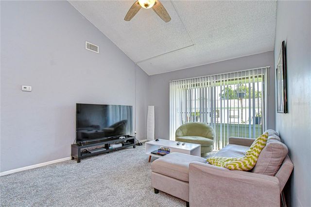 13402 PINE LAKE WAY 202B, Tampa, FL 33618