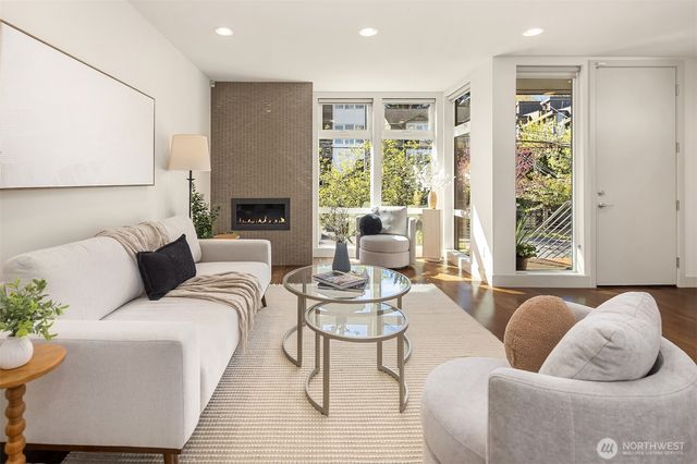 3446 B 22nd Avenue W, Seattle, WA 98199