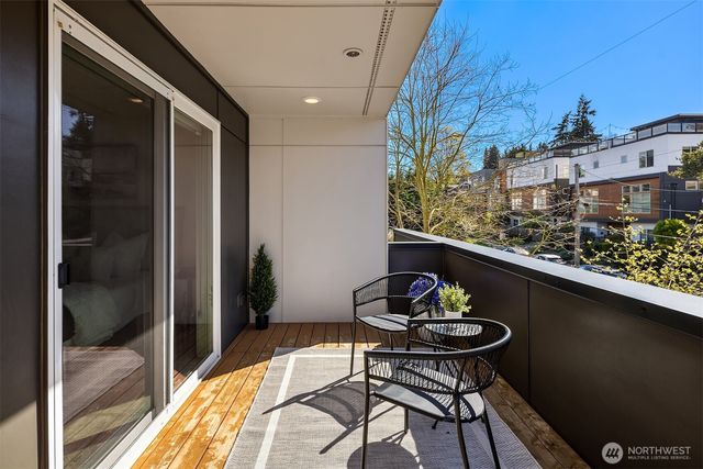 3446 B 22nd Avenue W, Seattle, WA 98199