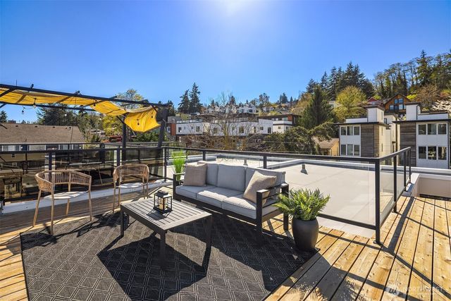 3446 B 22nd Avenue W, Seattle, WA 98199