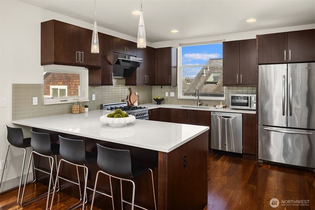 3446 B 22nd Avenue W, Seattle, WA 98199