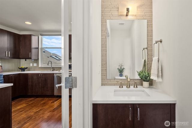 3446 B 22nd Avenue W, Seattle, WA 98199