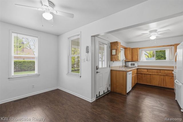 215 Endwell Street, Novi, MI 48377