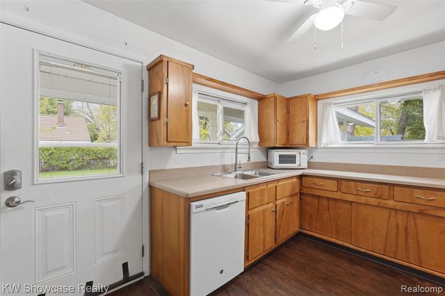 215 Endwell Street, Novi, MI 48377