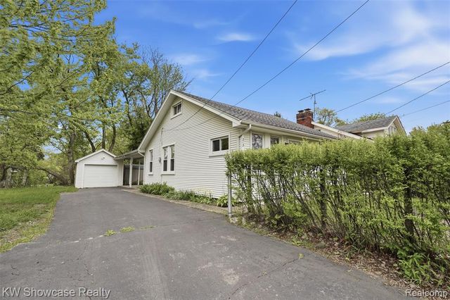 215 Endwell Street, Novi, MI 48377