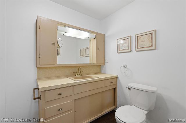 215 Endwell Street, Novi, MI 48377
