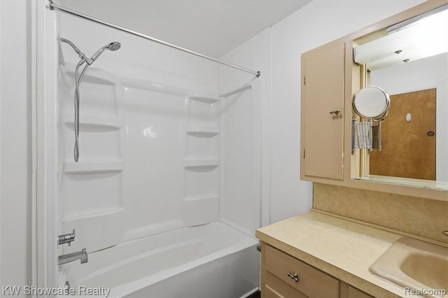 215 Endwell Street, Novi, MI 48377