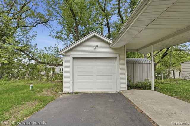 215 Endwell Street, Novi, MI 48377