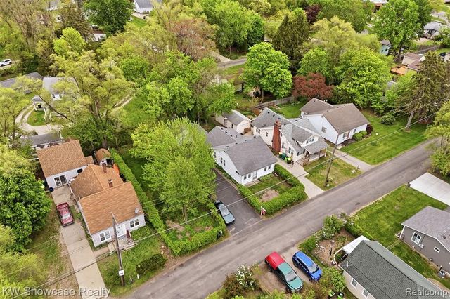 215 Endwell Street, Novi, MI 48377