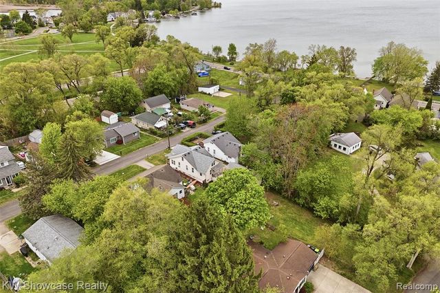 215 Endwell Street, Novi, MI 48377