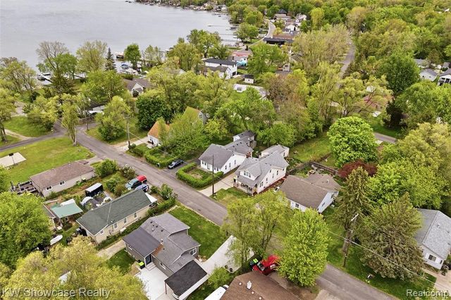 215 Endwell Street, Novi, MI 48377