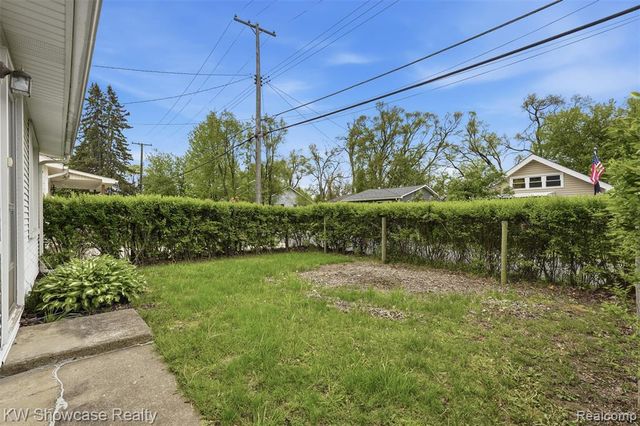 215 Endwell Street, Novi, MI 48377