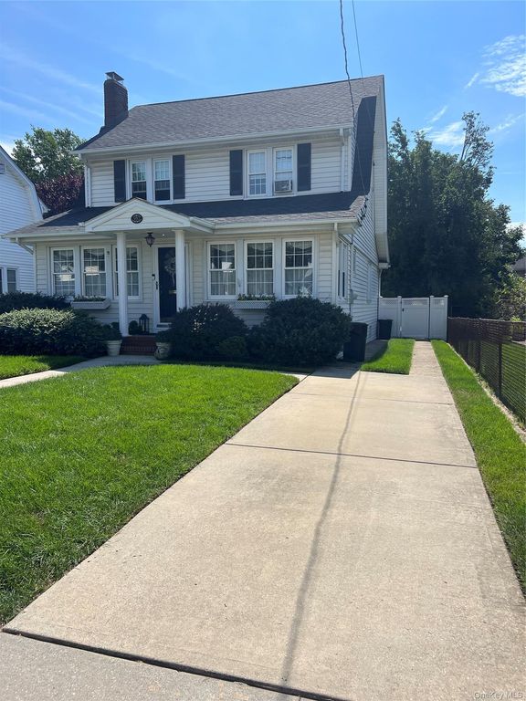 992 Davison Place, Baldwin, NY 11510 — photo 2