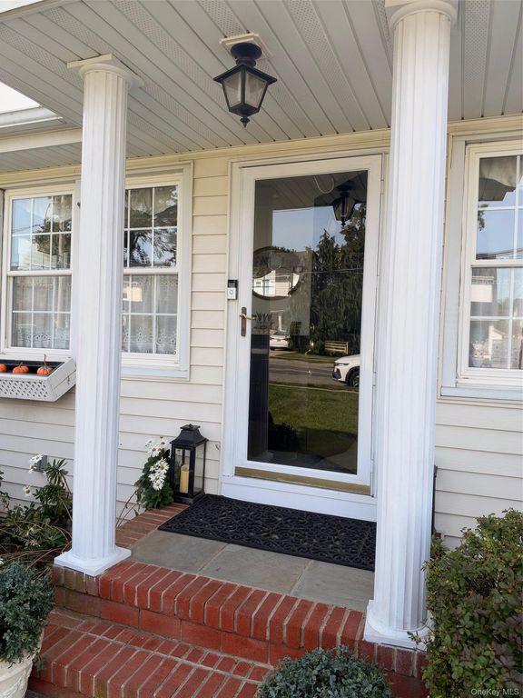 992 Davison Place, Baldwin, NY 11510 — photo 4