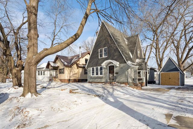 309 3rd Ave SE, Oelwein, IA 50662