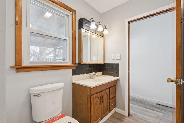 309 3rd Ave SE, Oelwein, IA 50662