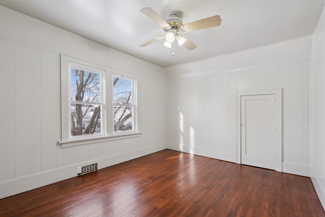 309 3rd Ave SE, Oelwein, IA 50662