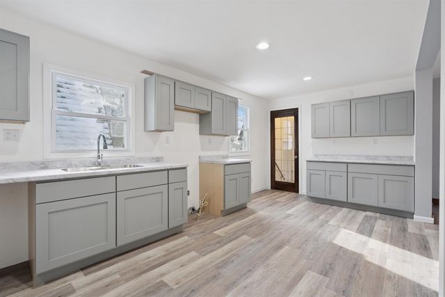 309 3rd Ave SE, Oelwein, IA 50662