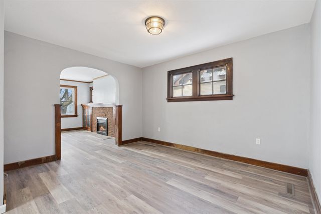 309 3rd Ave SE, Oelwein, IA 50662