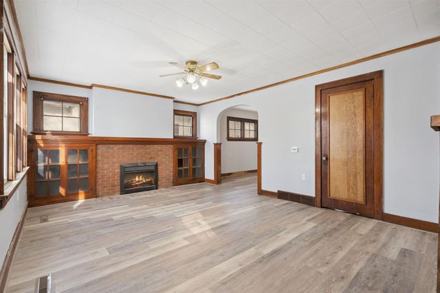 309 3rd Ave SE, Oelwein, IA 50662