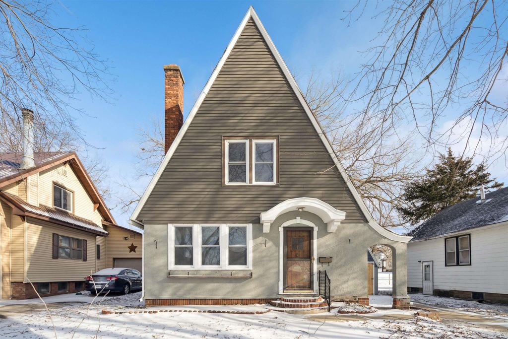 309 3rd Ave SE, Oelwein, IA 50662