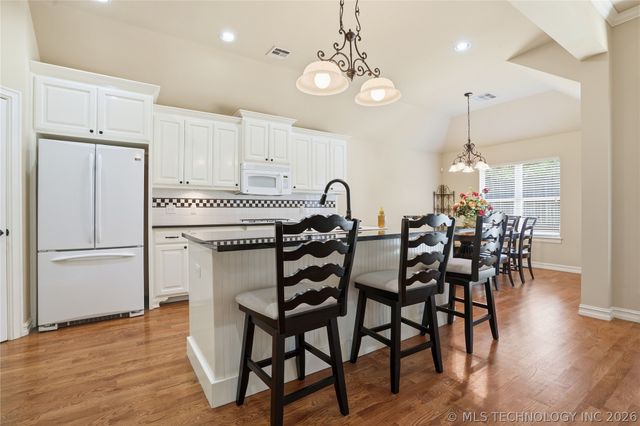 11018 S 77th Place E, Tulsa, OK 74133