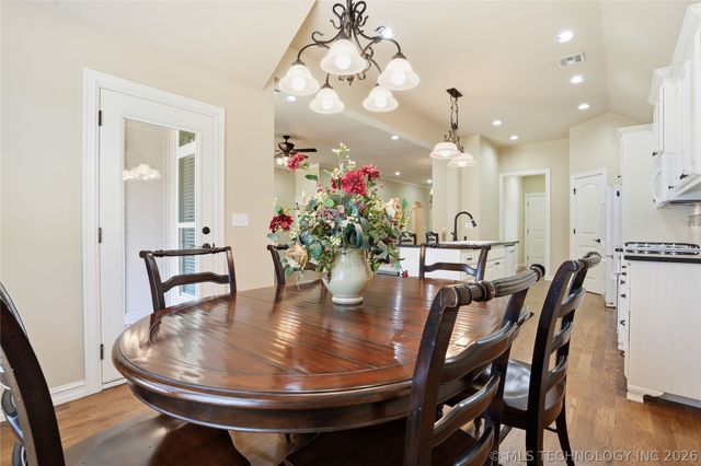 11018 S 77th Place E, Tulsa, OK 74133