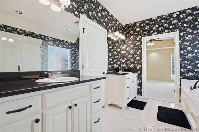 11018 S 77th Place E, Tulsa, OK 74133