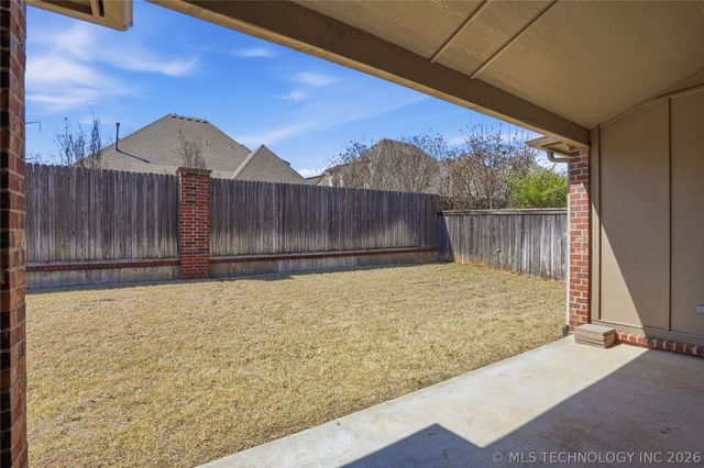 11018 S 77th Place E, Tulsa, OK 74133