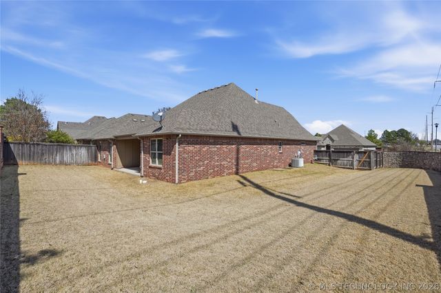 11018 S 77th Place E, Tulsa, OK 74133