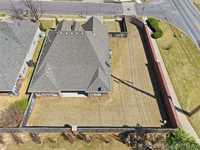 11018 S 77th Place E, Tulsa, OK 74133