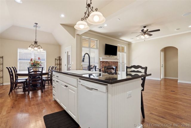 11018 S 77th Place E, Tulsa, OK 74133