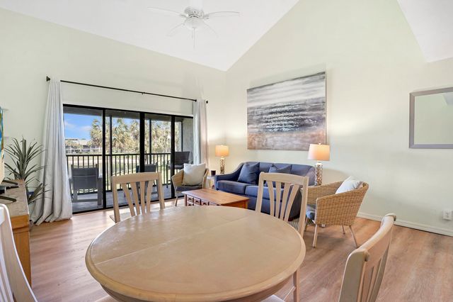 107 Village Del Lago Cir, St Augustine, FL 32080